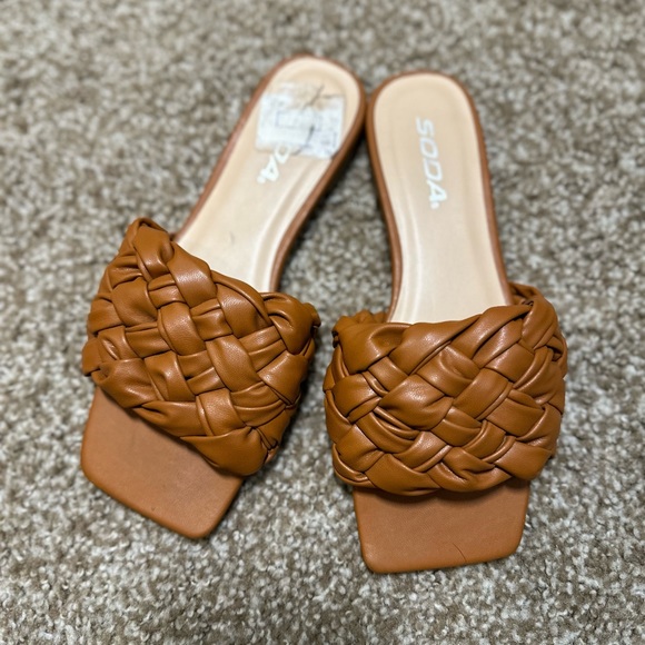 Square toe slides - Picture 2 of 3